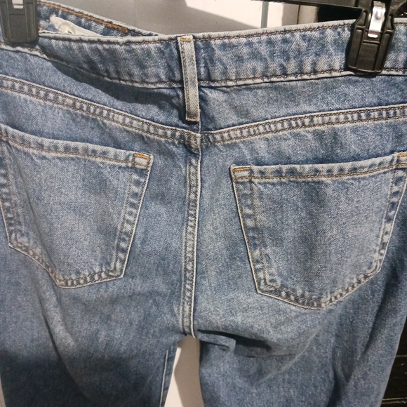 Forever 21 Kids Boy denim blue washed knee distressed jeans - Picture 7 of 9